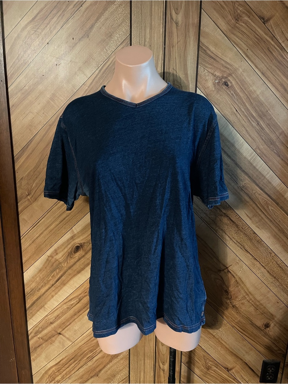 Robert Graham Women's Large V-Neck Navy Blue T-Shirt Short Sleeve Tee - Picture 2 of 11